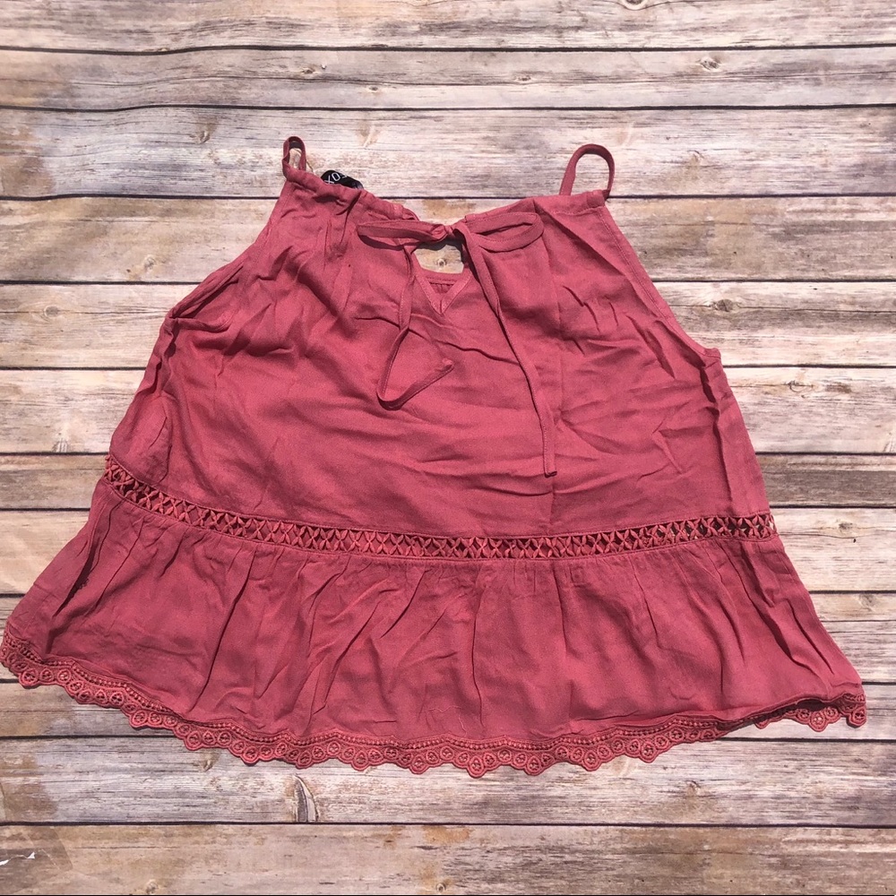 relaxed fit tank, keyhole back & crochet trims - Picture 4 of 6